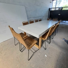 MESA DE MICROCEMENTO CON PATAS DE KIRI + SILLAS TULUM - Muebles Priscob