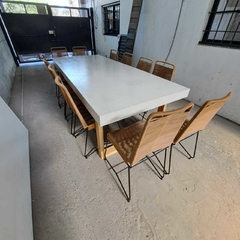 MESA DE MICROCEMENTO CON PATAS DE KIRI + SILLAS TULUM - comprar online