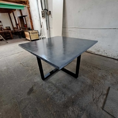 MESA CUADRADA DE MICROCEMENTO