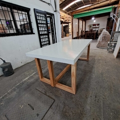 MESA DE MICROCEMENTO PATAS DE PARAISO - comprar online