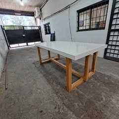 MESA DE MICROCEMENTO PATAS DE PARAISO en internet
