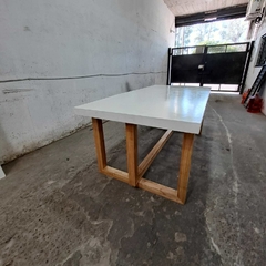 MESA DE MICROCEMENTO PATAS DE PARAISO - comprar online