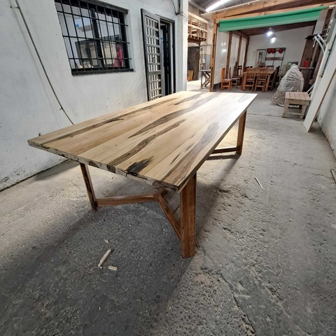 MESA DE GUAYUBIRA PATAS Y