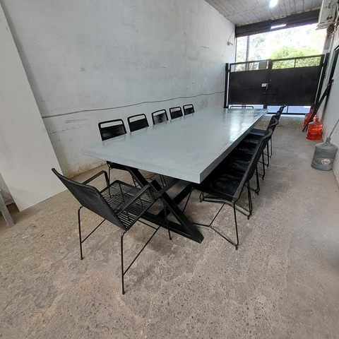 MESA DE MICROCEMENTO + SILLAS TULUM + SILLONCITOS TULUM