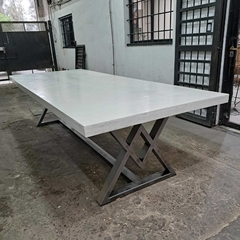 MESA DE MICROCEMENTO PATAS DE CAÑO CUADRADO MODELO W en internet