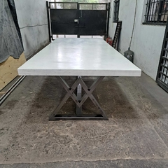 MESA DE MICROCEMENTO PATAS DE CAÑO CUADRADO MODELO W - comprar online
