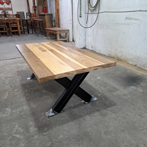 MESA RATONA EN PETIRIBI PATAS DE HIERRO