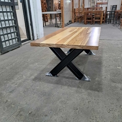 Imagen de MESA RATONA EN PETIRIBI PATAS DE HIERRO