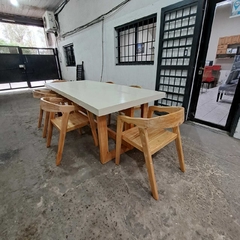 MESA DE MICROCEMENTO + SILLAS COLONIALES - Muebles Priscob