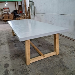 MESA DE MICROCEMENTO CON PATAS DE MADERA - tienda online