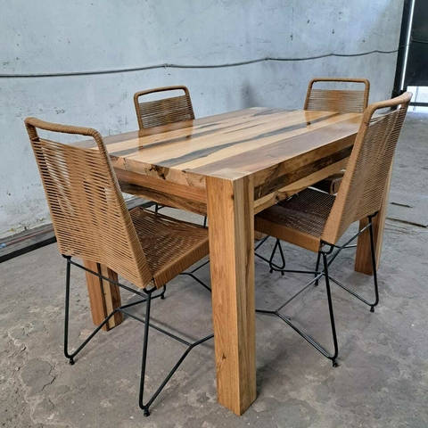 MESA DE DISEÑO + SILLAS TULUM