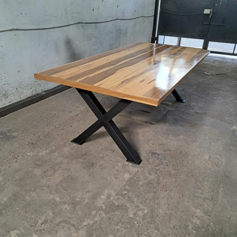 MESA DE PETIRIBI PATAS MODELO X EN CAÑO