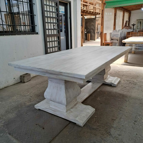 MESA ESTILO CAMPO PATAS FRANCESAS