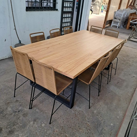 MESA DE PARAISO + SILLAS