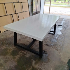 MESA DE MICROCEMENTO RECTANGULAR PATAS CABALLETE - comprar online