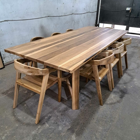 MESA DE PETIRIBI + COLONIALES