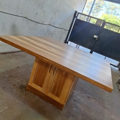 MESA CUADRADA CON ESPACIO DE GUARDADO en internet