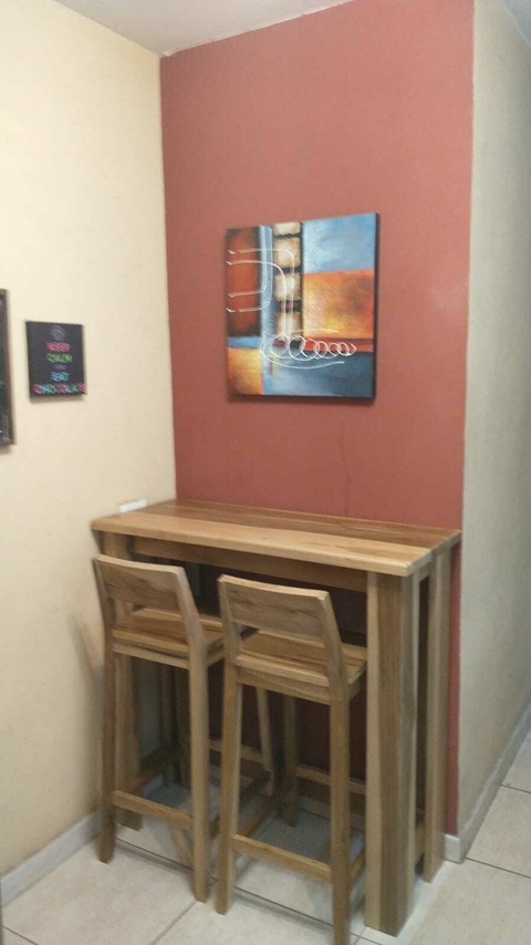 DESAYUNADOR + 2 TABURETES