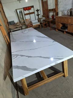 MESA DE SPL CON PATAS DE MADERA - Muebles Priscob