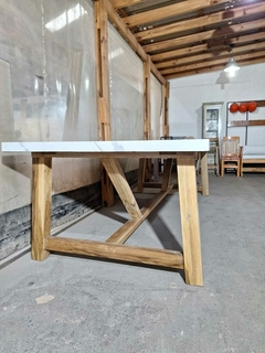 MESA DE SPL CON PATAS DE MADERA - comprar online