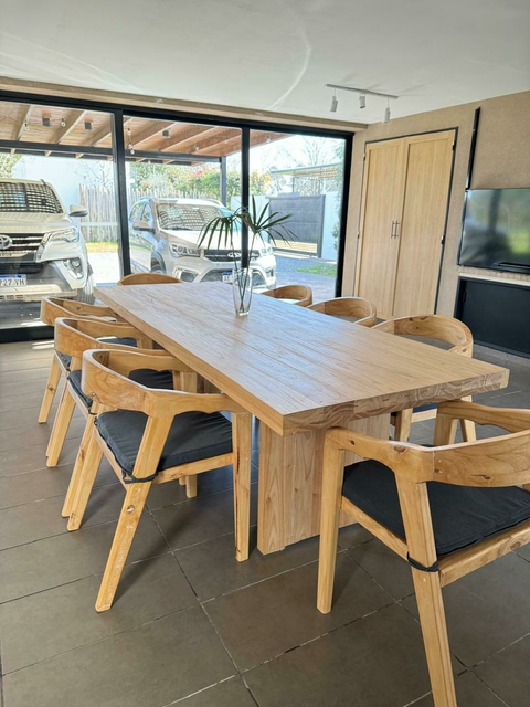 MESA DE PARAISO + SILLAS COLONIALES