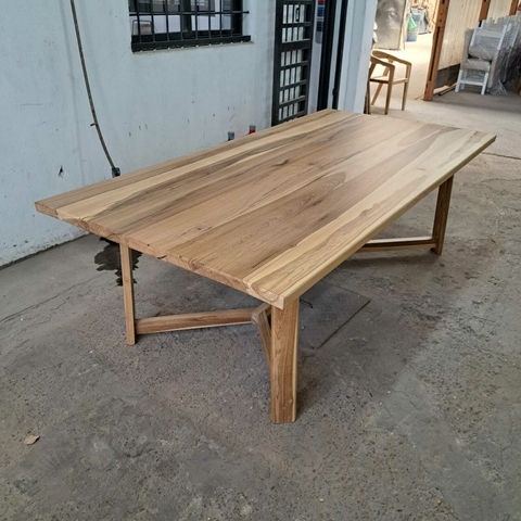 MESA DE PETIRIBI 2.40 X 1.20 PATAS MODELO Y