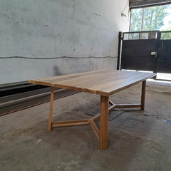 MESA DE PETIRIBI 2.40 X 1.20 PATAS MODELO Y en internet
