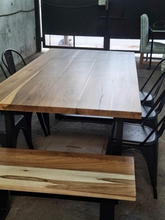 Imagen de MESA DE PETIRIBI + SILLAS + BANCOS