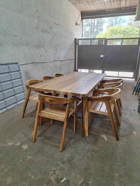 MESA DE PETIRIBI PUNTAS REDONDEADAS + COLONIALES