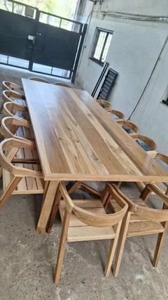 MESA DE PETIRIBI PATAS Y + SILLAS COLONIALES