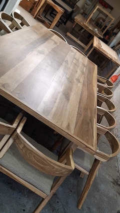 Imagen de MESA DE PETIRIBI CON MARCO + SILLAS COLONIALES + ALMOHADONES
