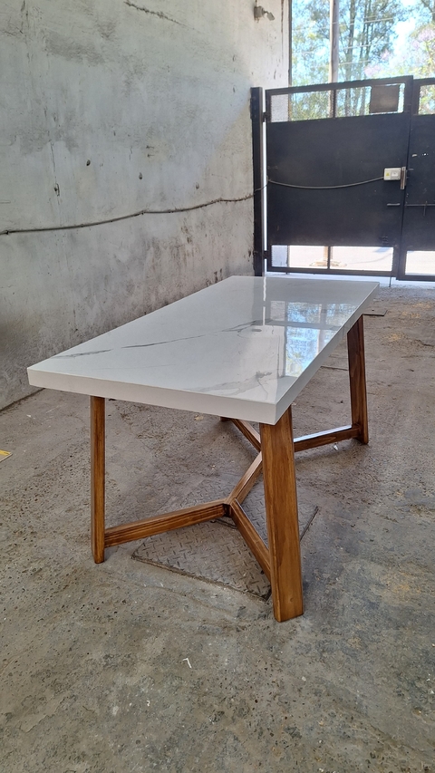 MESA DE SPL CON PATAS MODELO Y