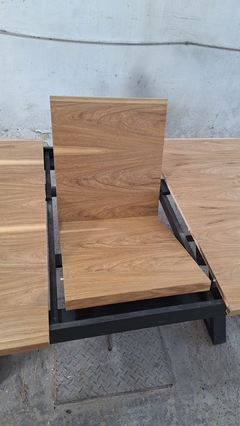 MESA EXTENSIBLE ENCHAPADO EN PETIRIBI + PATAS DE CAÑO en internet