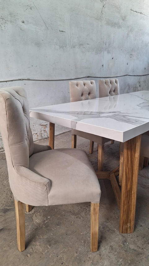 MESA DE SPL + SILLAS VESTIDAS + SILLAS MARTINA