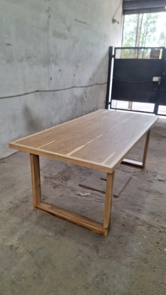 Imagen de MESA ENCHAPADA EN PETIRIBI