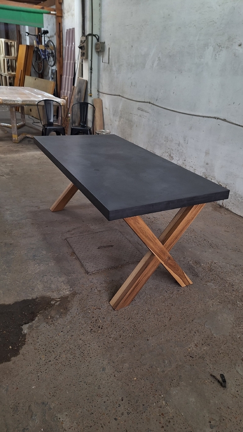 MESA DE MICRO CON PATAS X