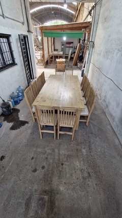 Imagen de MESA ESTILO CAMPO LAQUEADA + SILLAS TAPIZADAS ENCERADAS -