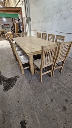 MESA ESTILO CAMPO LAQUEADA + SILLAS TAPIZADAS ENCERADAS -