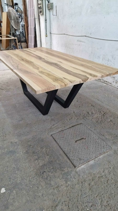 MESA DE PETIRIBI PATAS SKY - Muebles Priscob