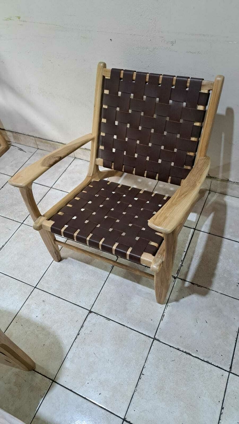 POLTRONA TEJIDA CON APOYA BRAZOS