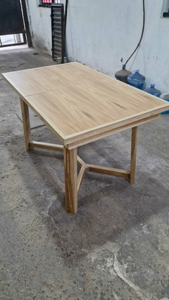 Imagen de MESA EXTENSIBLE EN PETIRIBI