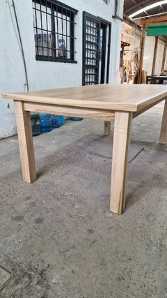 Imagen de MESA DE PETIRIBI PATAS PARIS