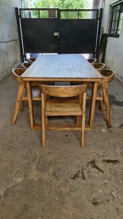 Imagen de MESA PATAS U + SILLAS COLONIALES