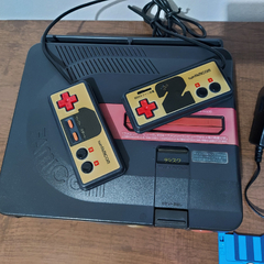 Sharp Twin Famicom com bomberman e Donkey kong JR em disco - Loja Geek | Altair Play