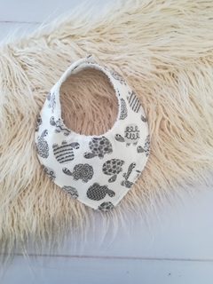 BABERO BANDANA TORTUGAS GRIS