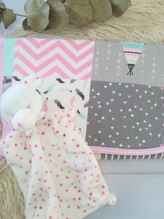 CAMBIADOR PORTÁTIL PATCHWORK ROSA