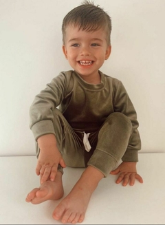 Buzo y pantalón Rubí plush verde militar - comprar online