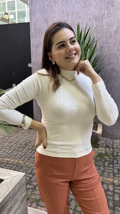 BLUSA CANELADA MANGA LONGA E GOLINHA - OFF WHITE - comprar online