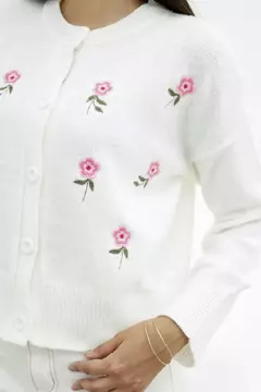Campera de hilo bordada - comprar online