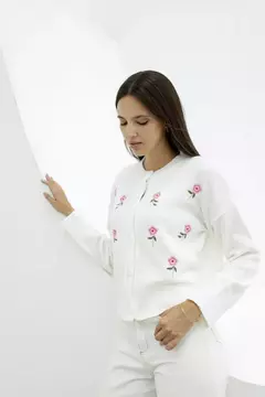 Campera de hilo bordada